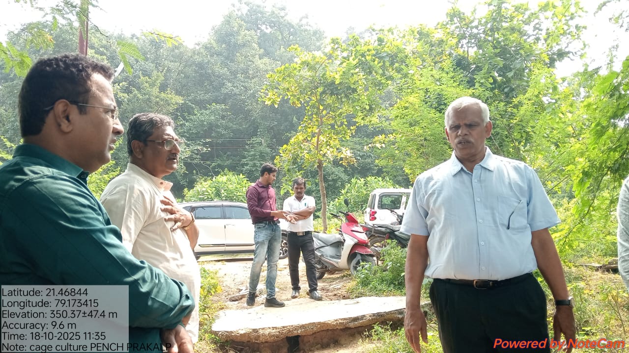 Visit of Hon’ble Dr. Niteen Patil, Vice Chancellor, MAFSU, Nagpur to Cage fish culture units at Pench Reservoir  on 18102025 (9).jpg